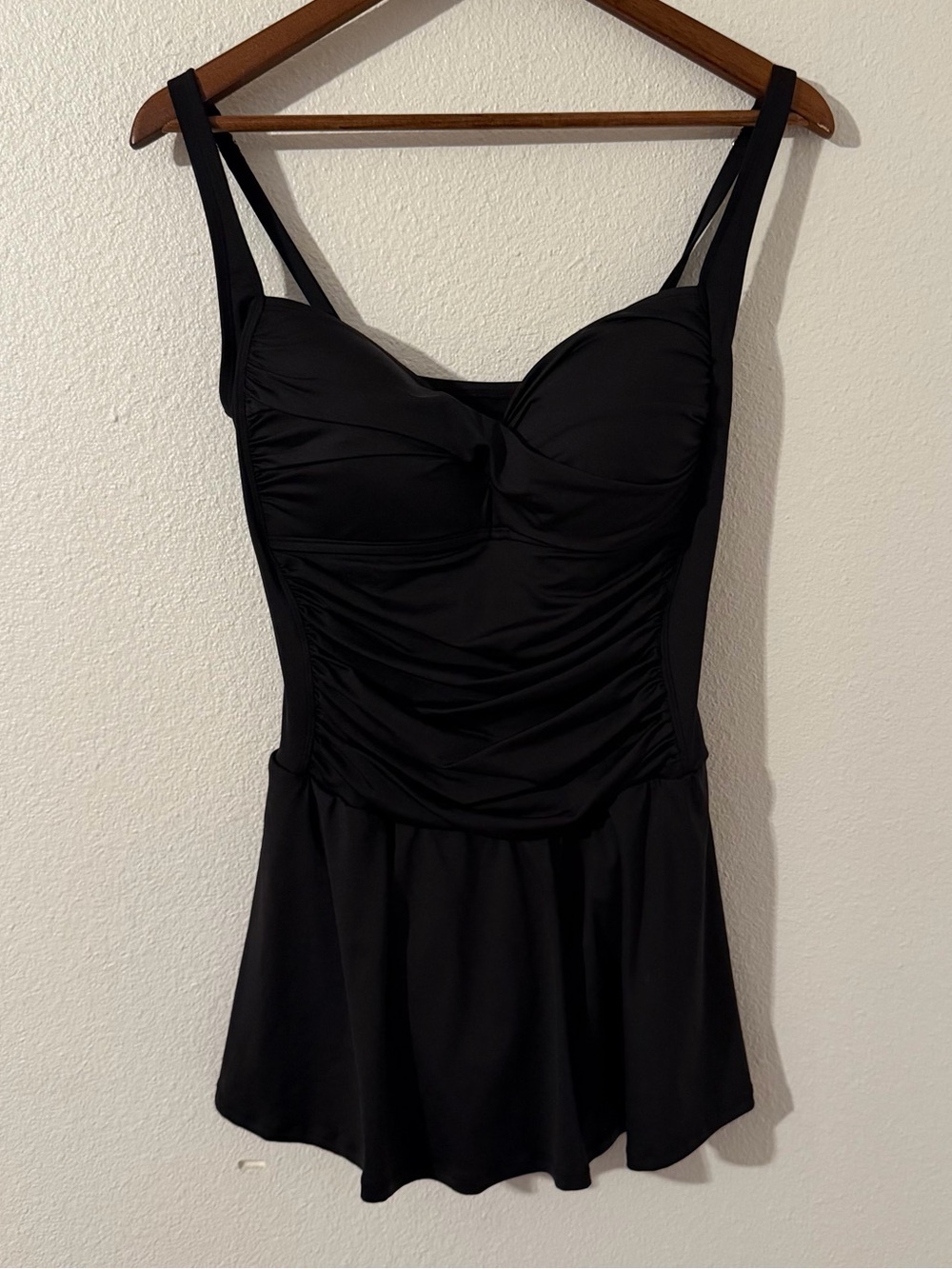 Liz Claiborne Black Skirted One-Piece Swimsuit Size 14 Ruched Built in Cups